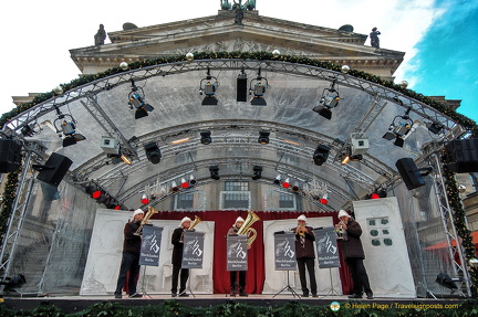 Entertainment at the Gendarmenmarkt Christmas market